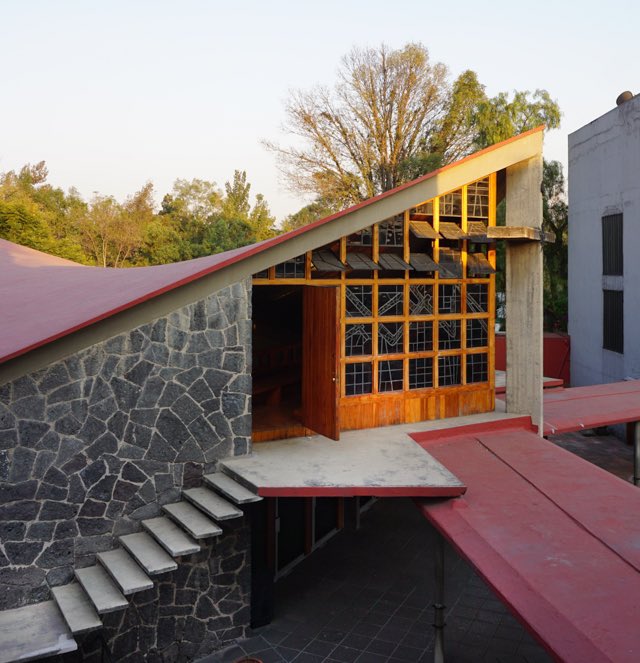 architext14's tweet image. Candela: ‘In order to do architecture one must first understand physics’ The shell at Altillo is a hyperbolic paraboloid of rhomboidal plan supported on two points at its lower corners and springs out in cantilever.