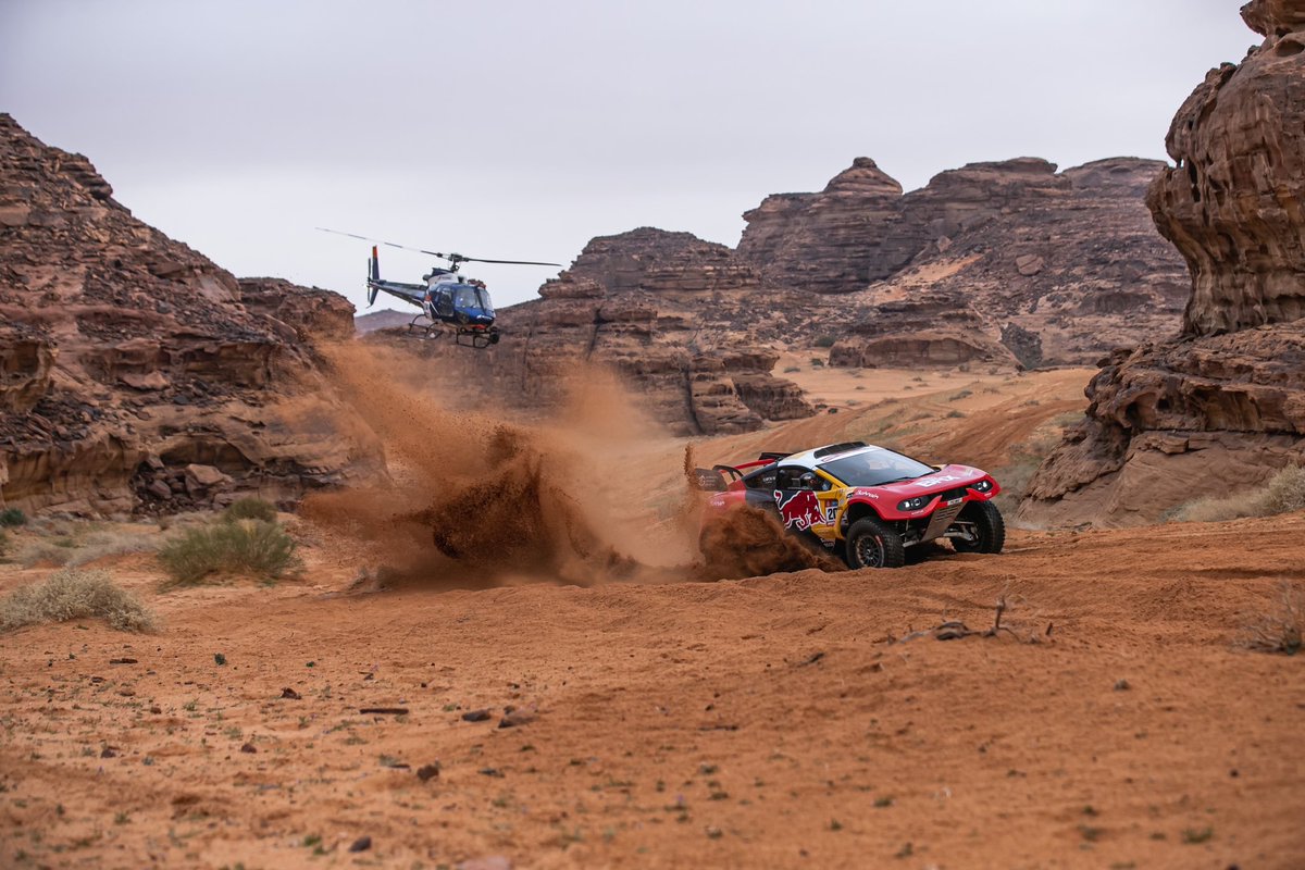 Loeb_Seb1's tweet image. Séb and Fabian complete Marathon Part 1, SS11 🏁 and that’s 4 in a row now for Séb regarding Stage Wins 🏆 5 overall for #dakar2023. 🇸🇦 10 minutes off the pace for P2. 🤞🏼
#prodrive #brx #201 #hunter