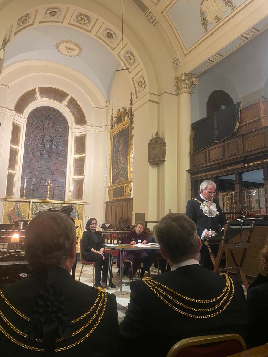 Wren300M's tweet image. Thank you to @KHedderly for inviting the #Wren300 team to the City Deanery Synod yesterday at @botolph_s to discuss plans for #Wren300 throughout 2023. We were joined by @citylordmayor and fortunate to hear Neil MacGregor speak about Christopher Wren's legacy. ✨