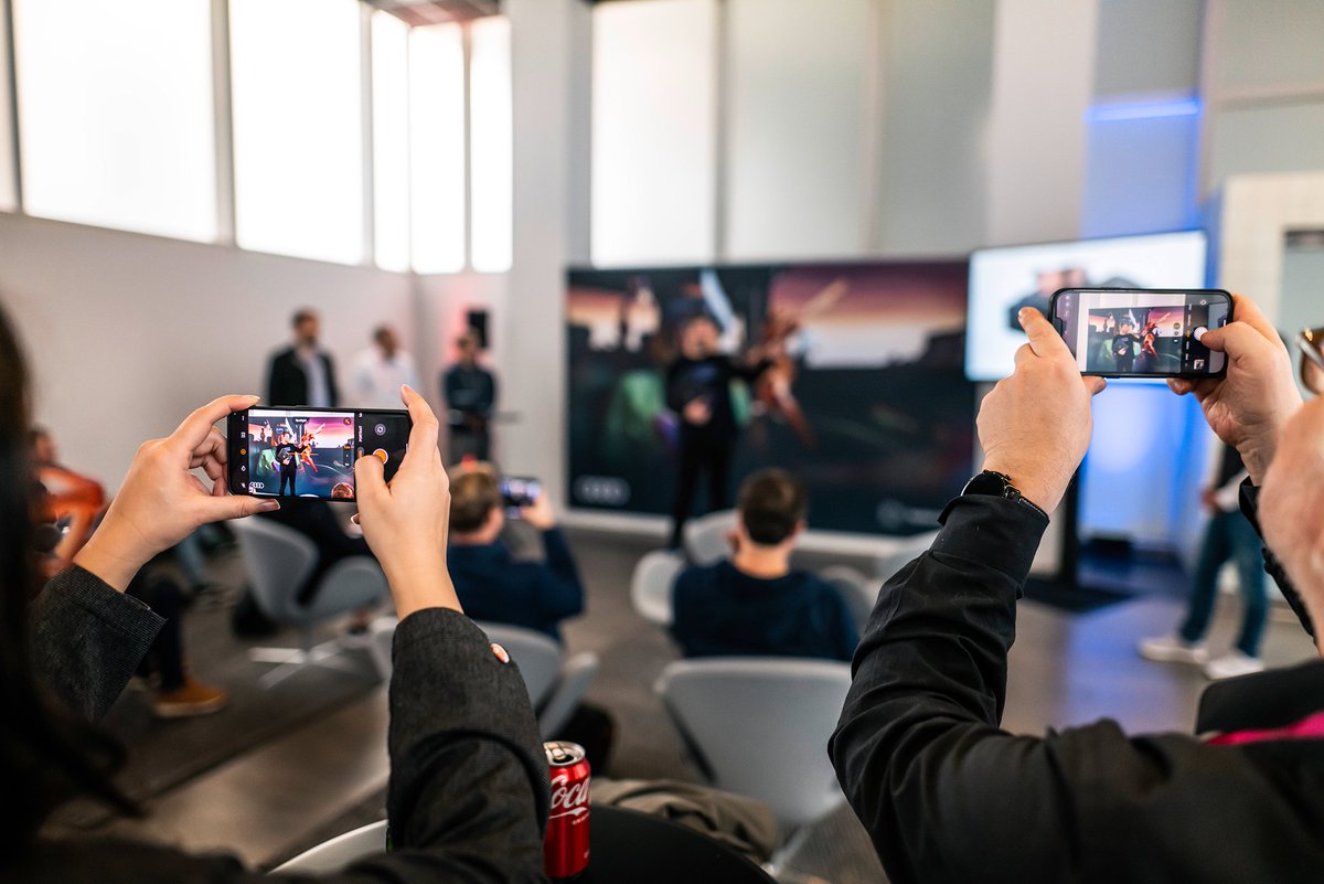 holoride tweet media