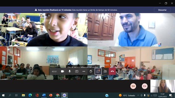 shc_europe's tweet photo. Con el Dr Matías Brigido y MIKO mas de 140 alumnos hacen prácticas en Resolución de conflictos: tomar un respiro, identificar emociones, identificar el problema,  expresar emociones, negociar, ventajas de las ideas y desventajas,  y ejecutar. LOS PROTAGONISTAS son ellos. https://t.co/GuDOuzzqSL