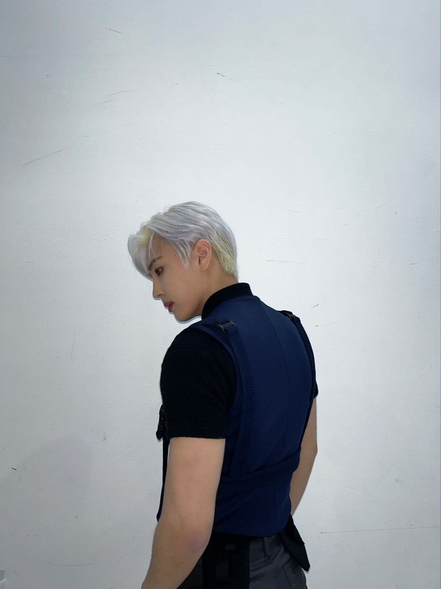 privfrommsf9's tweet photo. 🔖🐣2023.01.12 8.02PM KST📲

- 📸
- y/n did you enjoy??!!
- i hope today's stage could be a small birthday present for youㅎㅎ
- 📸
- please love our agents a lot!!!!! https://t.co/JiH8F1cms2