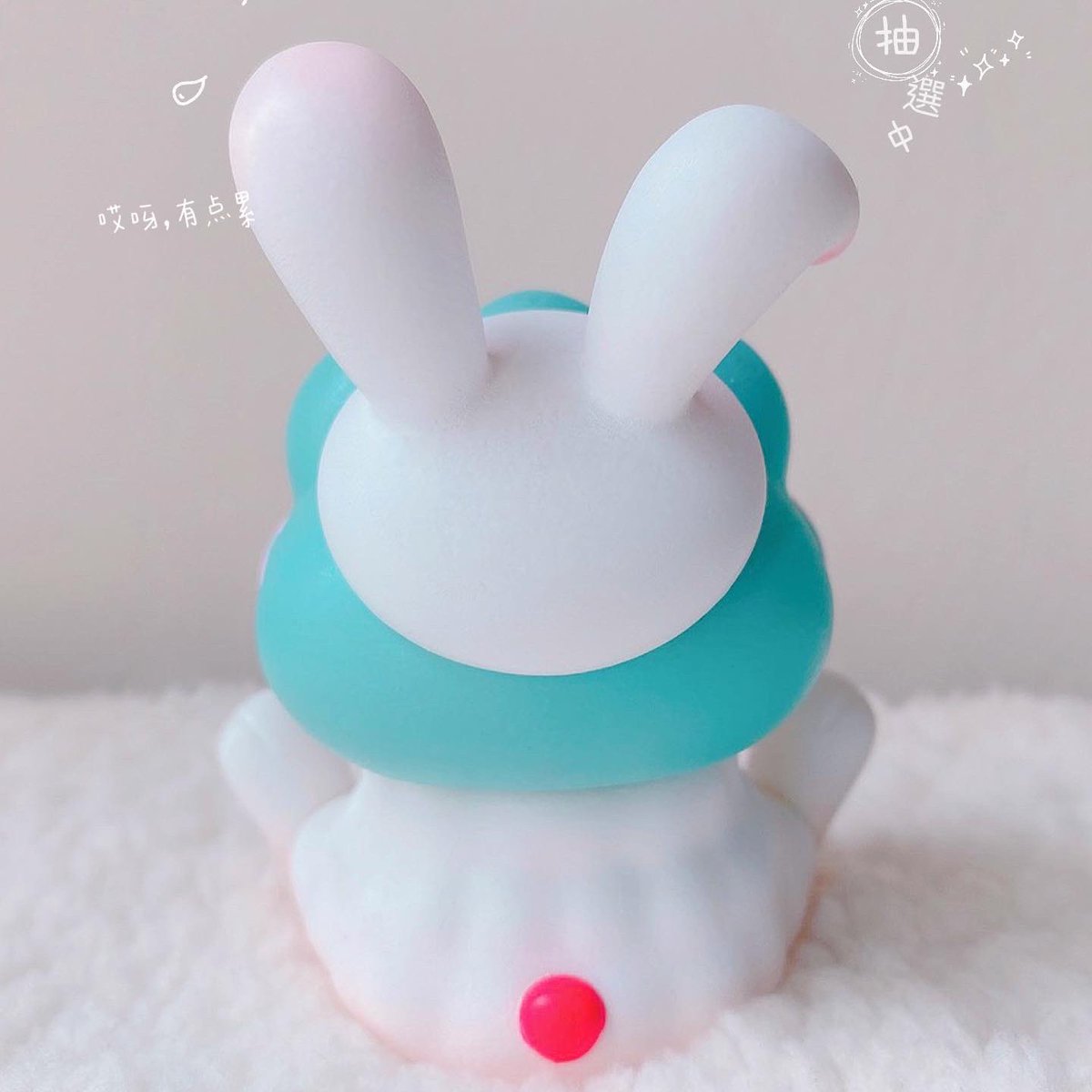 Colynroy's tweet photo. 兔兔呱抽選開始囉- ̗̀ ꪔ̤̥ꪔ̤̮ꪔ̤̫ ̖́-

新年新兔兔🐰
你的床頭櫃是不是也缺一隻兔兔呢？
讓兔兔呱的幸運小兔腳腳
帶給你2023整年的好運氣吧ჱ̒⸝⸝•̀֊•́⸝⸝)

抽選方法：
👉追蹤MermurGuan \( ˙▿˙ )/
👉按讚本篇貼文(◍ ´꒳` ◍)b
👉填寫以下表單（在個人簡介有連結唷🔗
https://t.co/SZAPdZSpsB https://t.co/fOxJQ8tGiS