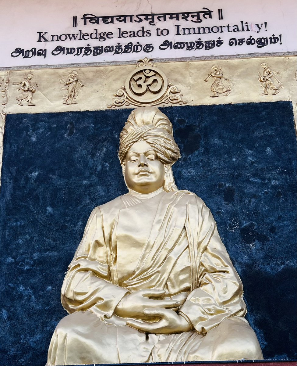 pushpampc13's tweet image. विद्ययाऽमृतमश्नुते। स्वामी विवेकानंद को रोल मॉडल बनाइए, पढ़िए। क्योंकि पढ़ाई ही सफलता और अमरता का मार्ग है - वास्तविक पढ़ाई। #SwamiVivekananda