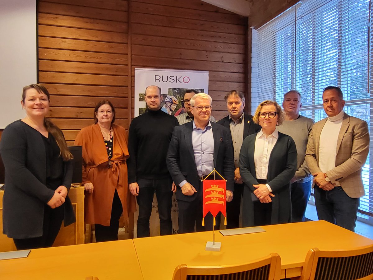 Vuoden ensimmäiset #kuntakahvit nautittiin aina yhtä ystävällisellä Ruskolla. Puhuimme erityisesti kiinteistöjen tulevaisuudesta ja Ruskolla pilotoidusta Nanny-toiminnasta. Kiitos kutsusta!  #varha #sotepe #kunnat #yhdessä