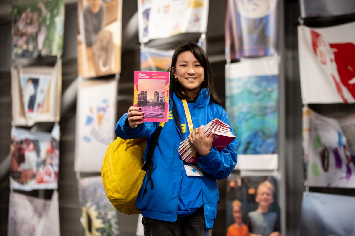 LEEDS_2023's tweet image. Check out our volunteers repping their new blue uniform at #TheAwakening 🙌 

Whether you can give a year, a week, or a day of your time. Become part of the #LEEDS2023 story and sign up to be a volunteer 👉 bit.ly/3bF22oi

#TheCityIsOurStage

📸 JMA Photography