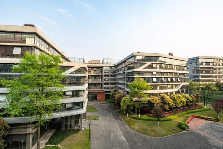 wajhaeg's tweet photo. How Green Buildings Improve Our Health❓
Green building as a design approach emerged around twenty-five years ago as a result of the sustainability movement reaching the mainstream.
Full Article : https://t.co/9xpQyH1zsB
#sustainability
#Green_Building https://t.co/RtsXJDQTkA