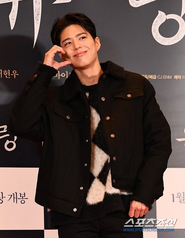 AllForParkBoGum's tweet photo. 🎬2023.01.12 #พัคโบกอม ร่วมเข้าชม VIP premiere ภาพยนตร์ Phantom

หล่อมากกกกกกกกกกกกกก 

#박보검  #ParkBogum https://t.co/I18tp5so9U
