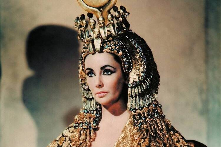 ucddublin's tweet photo. 🕵️👸 Opinion: 2022 wasn’t the year of Cleopatra – so why was she the most viewed page on Wikipedia?

🔎 At the end of every year Associate Professor @TahaYasseri gathers statistics on the most viewed Wikipedia articles of that year...in 2022 something odd happened... 

🧵 https://t.co/cX72mDjVt8