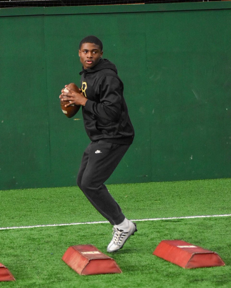 QBimpact's tweet photo. 🚨🚨 Class of 2024 🚨 🚨

MacArthur QB @Dane_Edwards16 
Carl Albert QB @kash_ferris 
Midwest City QB @_kennethcolston 

ALL 3 players!!  Excited to see them lead in 2023, great things ahead!! #QBi #SameGameDifferentLevelz @CoachGeorge5 https://t.co/y5sKefm3Wn