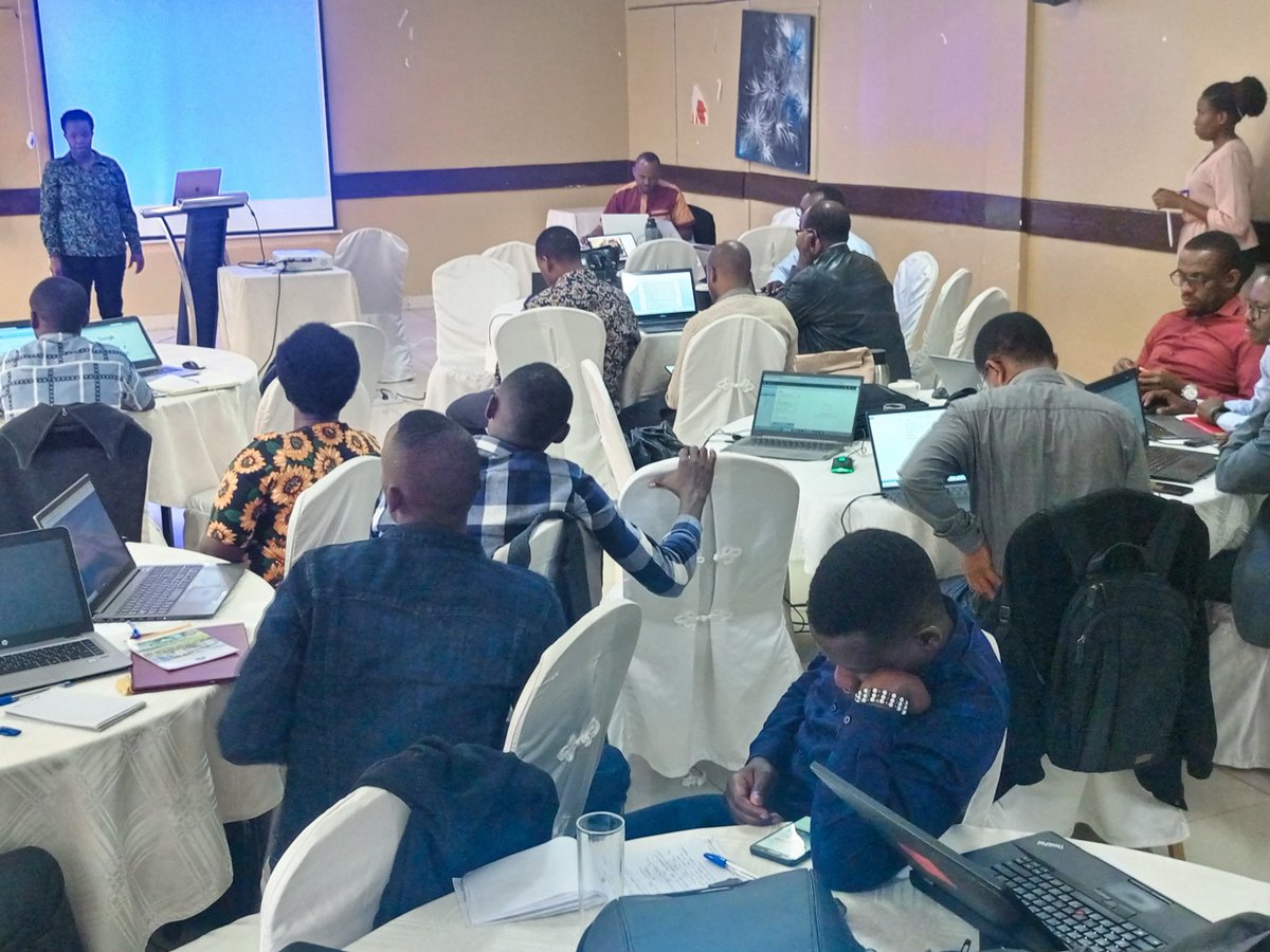 Dr. Florence Uwamahoro Ag. Director of Research &amp; Innovation/CAVM gave a presentation on Quantitative Pesearch Methodology to Master's students  &amp; advised them to critically work on the problem statement to help them fit research topics with Ecosystem-based adaptation.