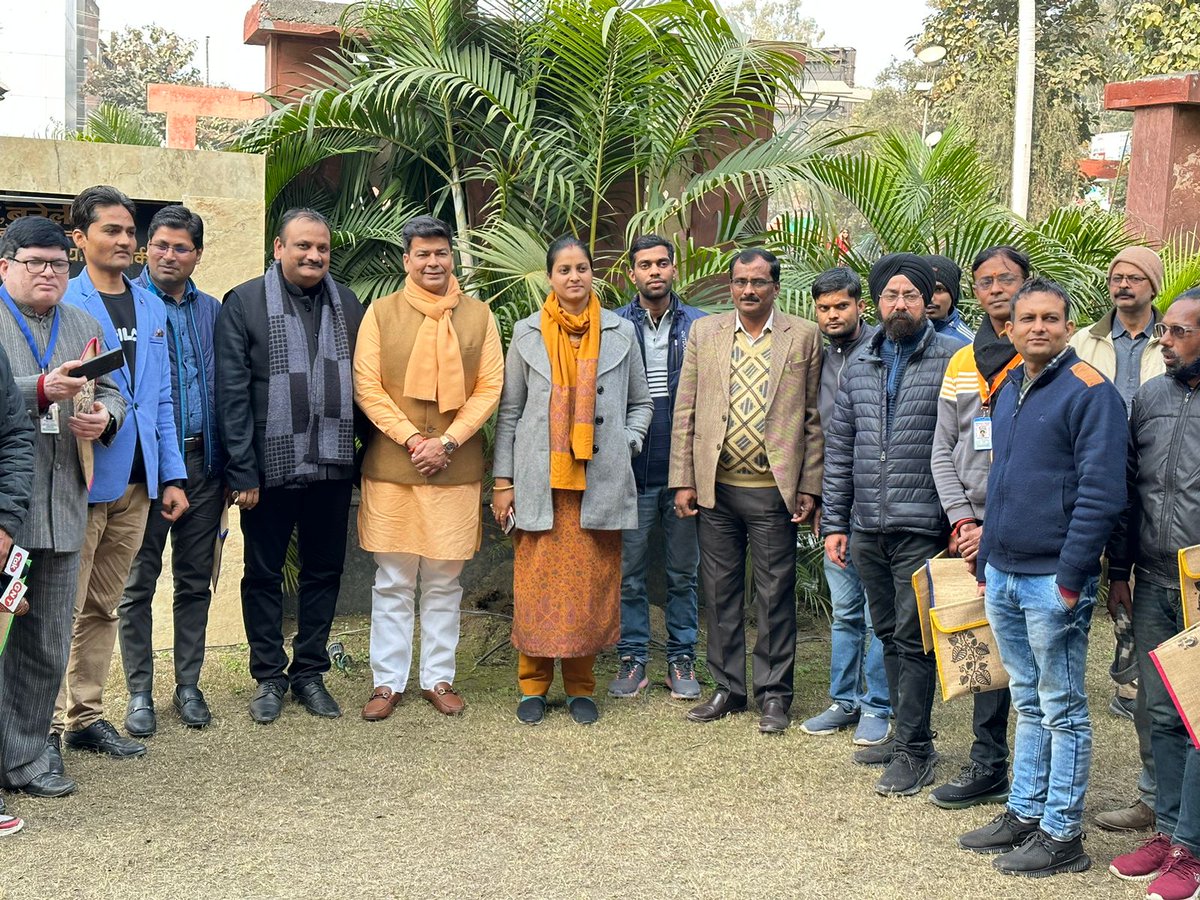 bareilly_nn's tweet photo. ULB code- 800866
दिनांक: 12 जनवरी 23, गांधी उद्यान स्थित Dine Garden में स्वच्छ ��ारत मिशन के अंतर्गत स्वच्छ सर्वेक्षण 2023 के मानक अनुसार माननीय महापौर डॉ उमेश गौतम जी एवं नगर आयुक्त श्रीमती निधि गुप्ता वत्स जी ने शहर की स्वच्छता रैंक सुधारने के लिए स्थानीय निवासियों की शिकायतों https://t.co/gGZ0uNMhdN