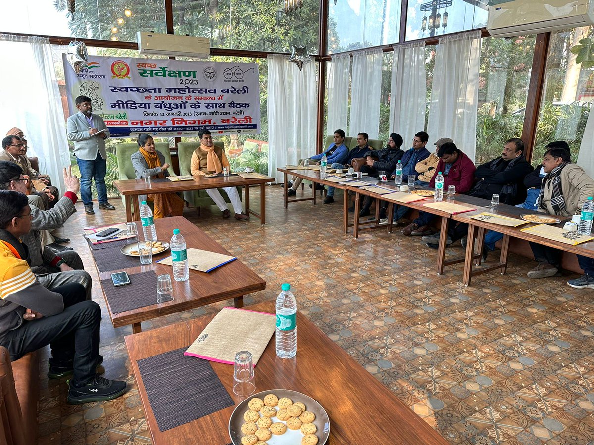 bareilly_nn's tweet photo. ULB code- 800866
दिनांक: 12 जनवरी 23, गांधी उद्यान स्थित Dine Garden में स्वच्छ ��ारत मिशन के अंतर्गत स्वच्छ सर्वेक्षण 2023 के मानक अनुसार माननीय महापौर डॉ उमेश गौतम जी एवं नगर आयुक्त श्रीमती निधि गुप्ता वत्स जी ने शहर की स्वच्छता रैंक सुधारने के लिए स्थानीय निवासियों की शिकायतों https://t.co/gGZ0uNMhdN