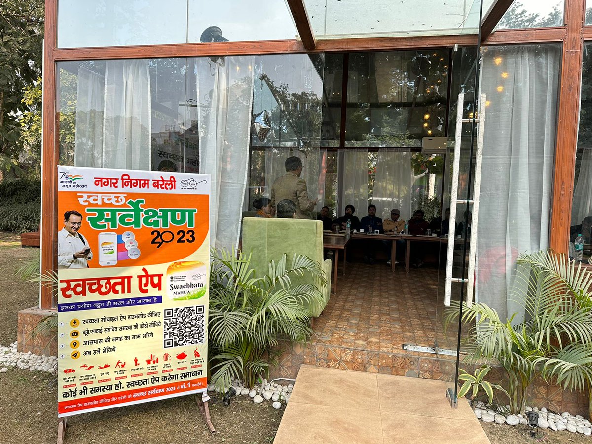bareilly_nn's tweet photo. ULB code- 800866
दिनांक: 12 जनवरी 23, गांधी उद्यान स्थित Dine Garden में स्वच्छ ��ारत मिशन के अंतर्गत स्वच्छ सर्वेक्षण 2023 के मानक अनुसार माननीय महापौर डॉ उमेश गौतम जी एवं नगर आयुक्त श्रीमती निधि गुप्ता वत्स जी ने शहर की स्वच्छता रैंक सुधारने के लिए स्थानीय निवासियों की शिकायतों https://t.co/gGZ0uNMhdN