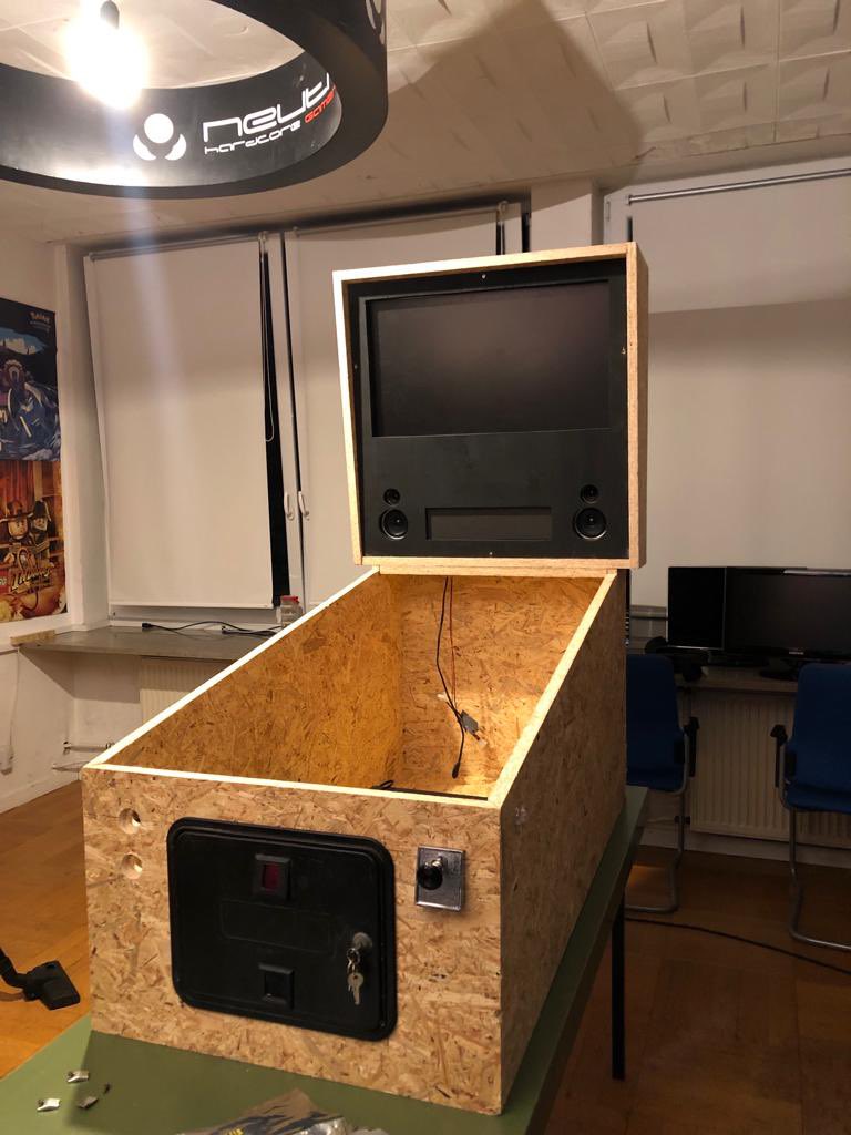 _neutrons_'s tweet photo. Das Flipperprojekt geht in die nächste Runde! https://t.co/YgWCA6ZB1B
