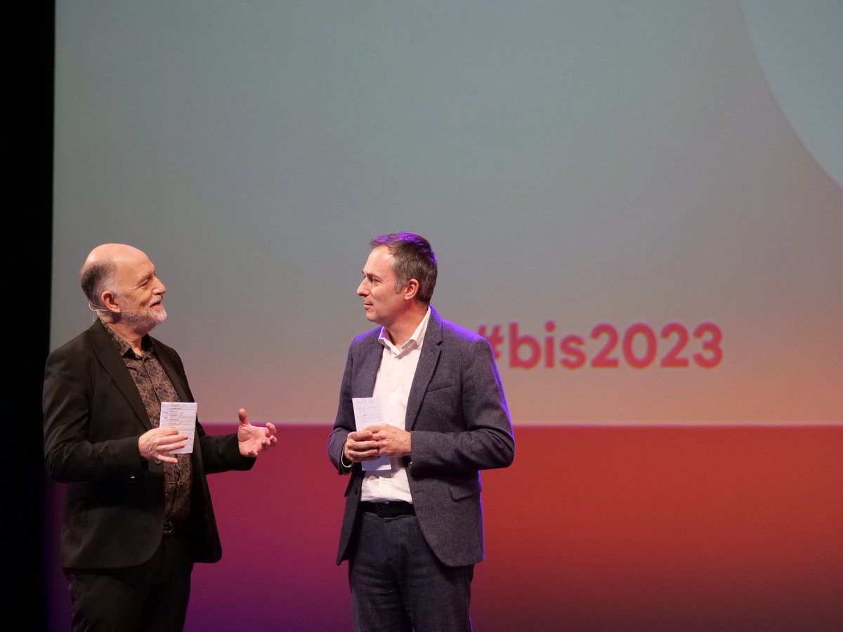 🎙@scavalier88, président du <a href="/pass_Culture/">pass Culture</a>,partage notre vision du pass Culture de demain "Le pass sera devenu un rite initiatique, qui aura permis d’ancrer la culture dans le quotidien des jeunes" 
Prises de parole inspirantes par les grands témoins des 
<a href="/BIS_Nantes/">BIS 2023</a>