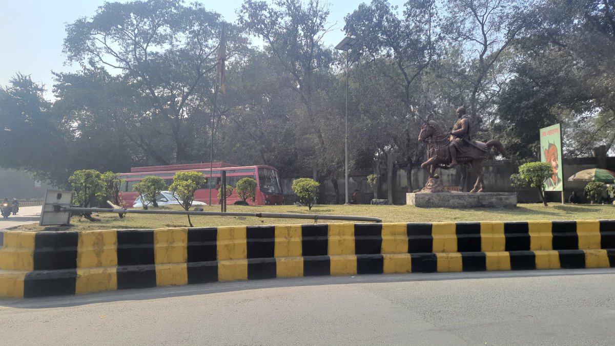 Shashisingh87's tweet photo. राज्य सरकार जिस प्रकार सभी जिलों में वीर सपूतों की प्रतिमाओं की देखभाल कर रही है उसी प्रकार झारखंड के #जमशेदपुर स्थित साकची मैं मां भारती के वीर सपूत महाराणा प्रताप जी की चौक की भी मरम्‍मत कर उसे बढ़िया बना देना चाहिए @roysaryu @BannaGupta76 @dasraghubar @HemantSorenJMM @jnacjsr https://t.co/AZ5vOC0veF