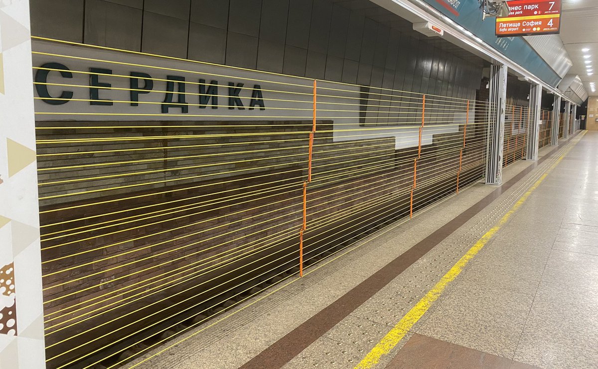alexisk79's tweet photo. Don’t think I have seen this before anywhere else. In Sofia on a recent trip some of the metro lines have these wire platform screens which lift up once the train pulls in.
#sofia #sofiametro https://t.co/UPvYkwH6dy