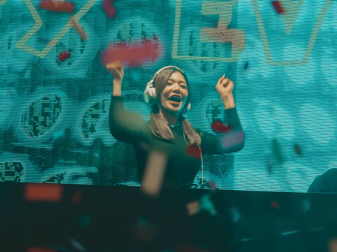 josephtan96's tweet photo. Took a pic of Pui Yi last night at an event she was DJing at https://t.co/sqw23xqCH2