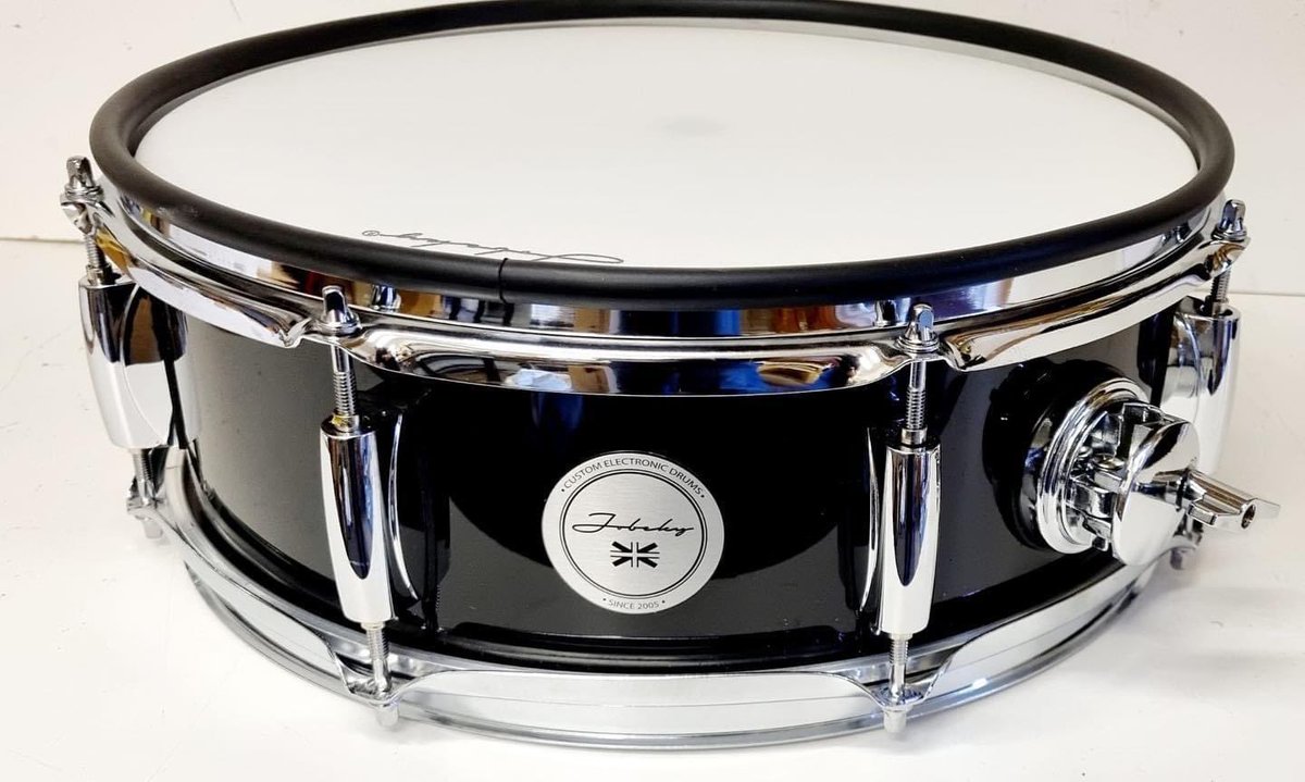 jobekydrums's tweet photo. Black gloss electronic snare sent to California USA #electronicdrum #edrum #drum #snaredrum #meshhead #quietdrumming #electronicmusic #triggers #drums #drumming #drumtech https://t.co/ybt83Wc7VU