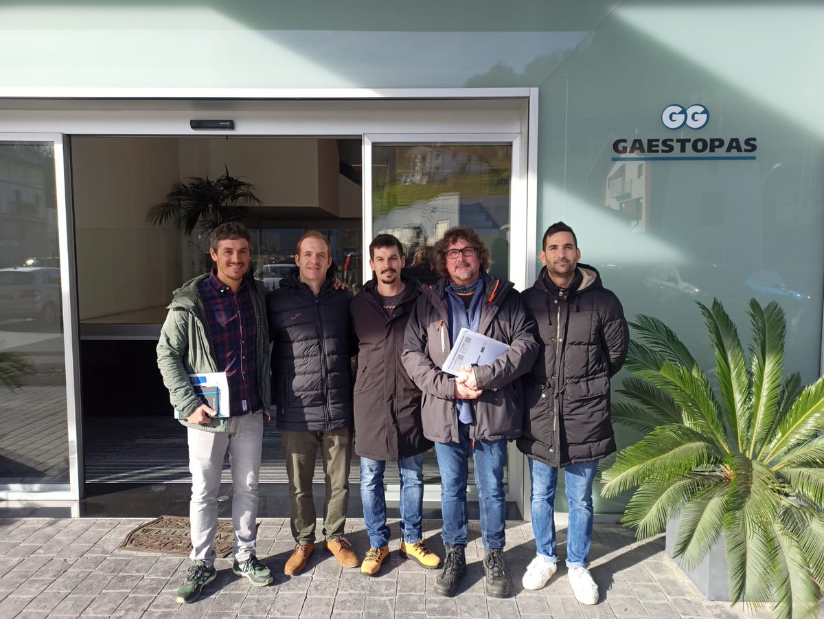 SErronkak's tweet photo. Gaur @gaestopas enpresa bisitatzen egon gara ziklo ezberdinetako irakasleak eta LH/DUAL arduraduna. Plazerra da ikasle ohiekin berriz ere hartuemana izatea eta etorkizuneko lankidetza garatzea. Eskerrik asko Markel eta Eneko. @fpbidasoa @elektrobidasoa https://t.co/Ey0FVqGQBl