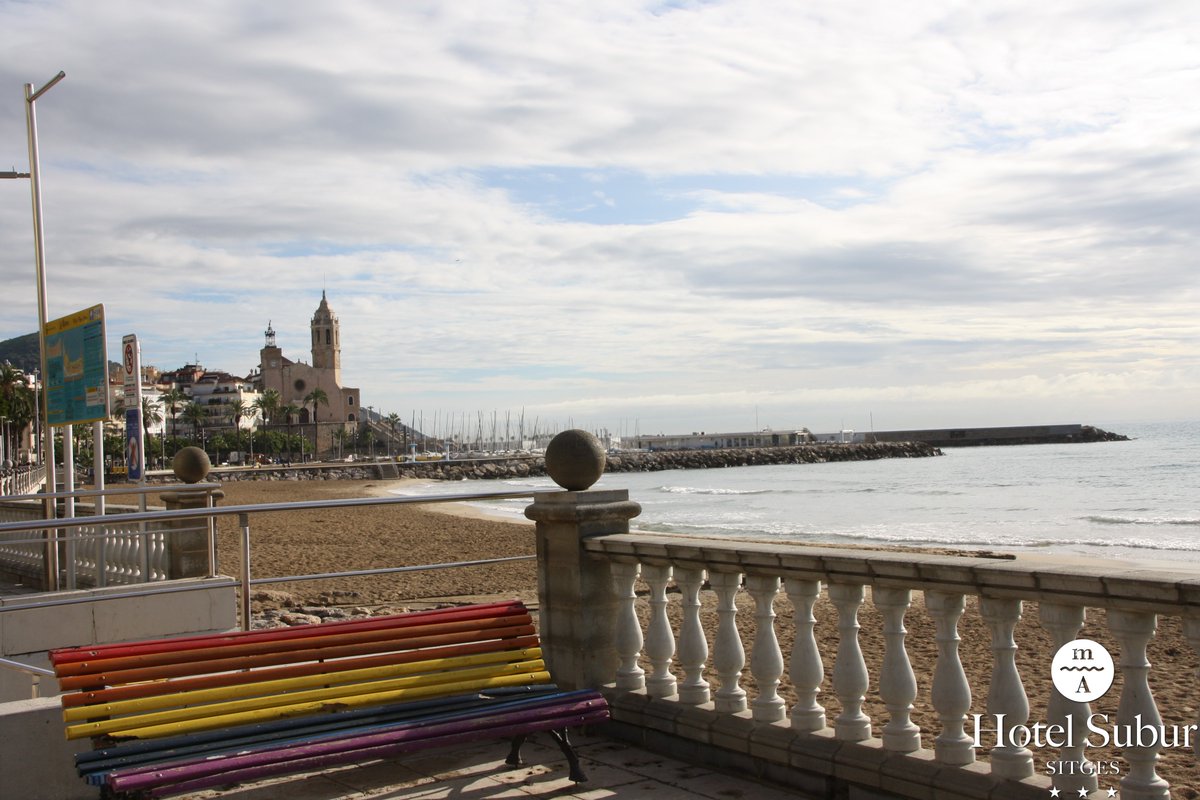 When you stumble across a rainbow of colours in #Sitges...
❤️💛💚💙
#colour
#sunset
#visitsitges
#enjoysitges
hotelsubur.com