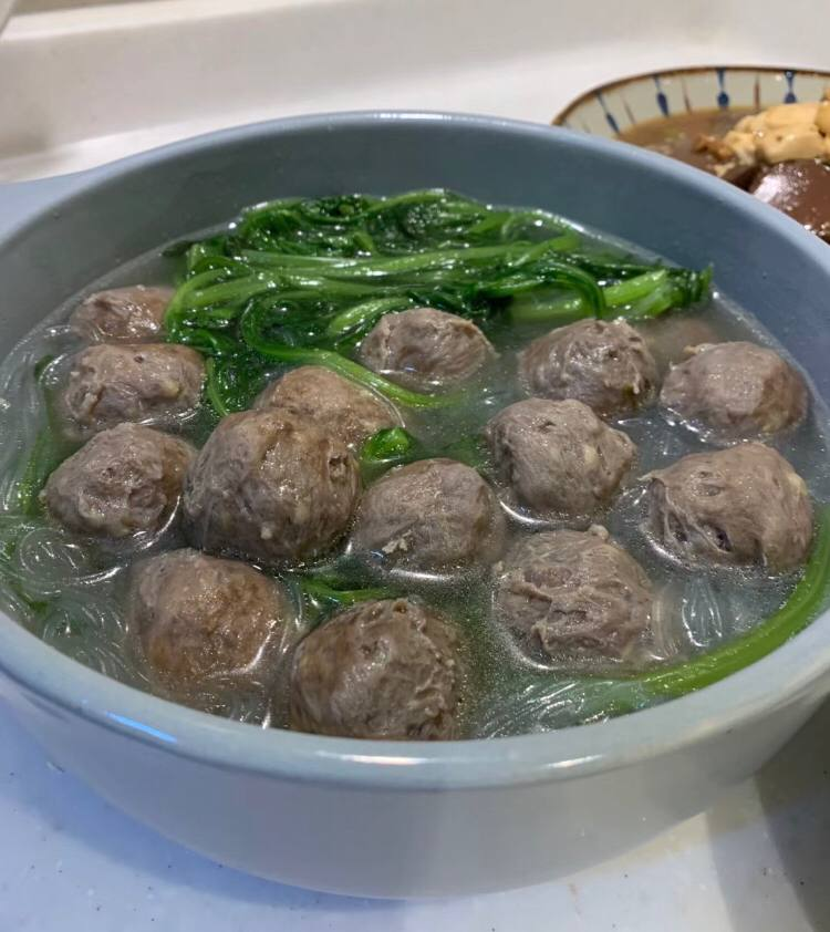 A65459504's tweet photo. This year with family every day, the whole family to watch TV, eat and chat... Intravenous drip things let me feel very happy. Very rare a vacation with my family, treasure! https://t.co/PVGpsnuMwQ