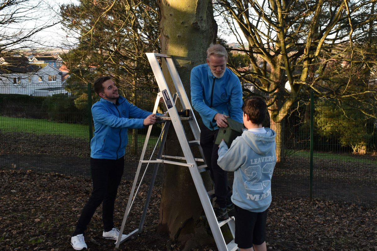 DundeeSciCentre's tweet photo. Dundee Science Centre has teamed up with Carse of Gowrie and District Men's Shed to bring bird boxes to schools across Dundee!
To find out more, read the full story here π
https://t.co/hPSOwwZqcW
#DundeeScienceCentre #MensShed #Birdboxes #Wildlife #DundeeSchools https://t.co/ZUGNvAr8Z2