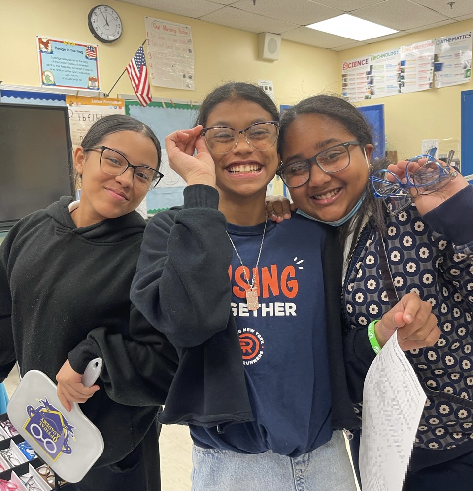 opticalacademy1's tweet image. What’s better than choosing a brand new pair of glasses?! Choosing a brand new pair of glasses with your bestie by your side 🤣💙👏🏼Optical Academy makes receiving eye exams and glasses a fun experience for friends to do together! 

#glasses2classes  #opticalacademy #wecometoyou