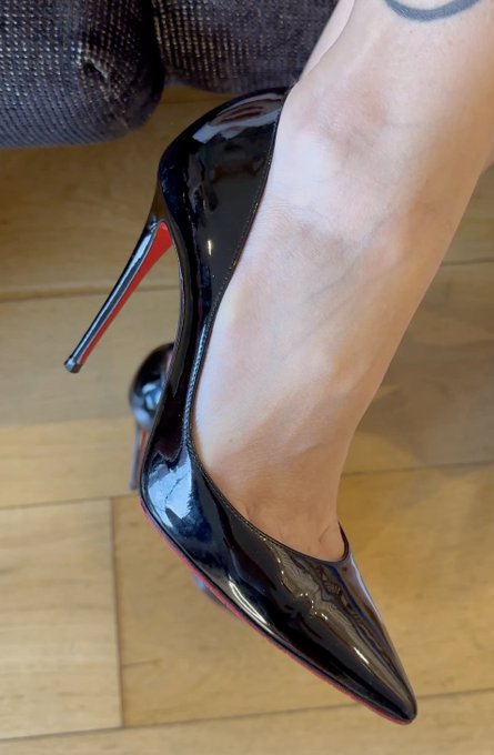 FANTASME N&deg;23 : "Entre filles 🍑" Les femmes savent ce qui plait aux femmes... Publication ce soir 18h00