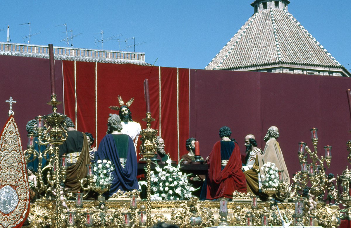 El Altar con el grupo de la Sagrada Cena y la cúpula del Santo Cristo de fondo. #CofardaisMLG
