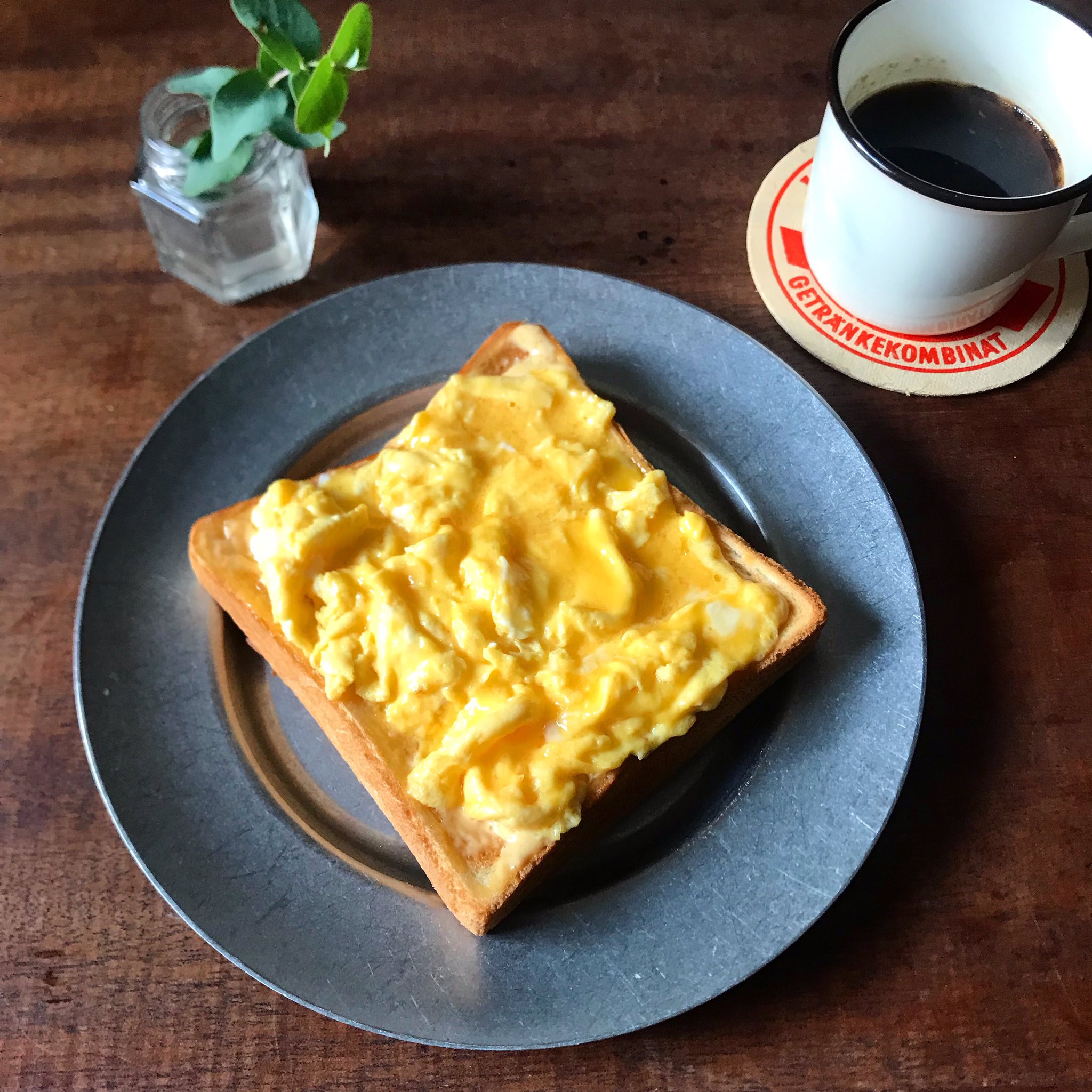 朝からほんのり幸せ♪贅沢気分が味わえる『とろとろ卵のトースト』レシピ♪