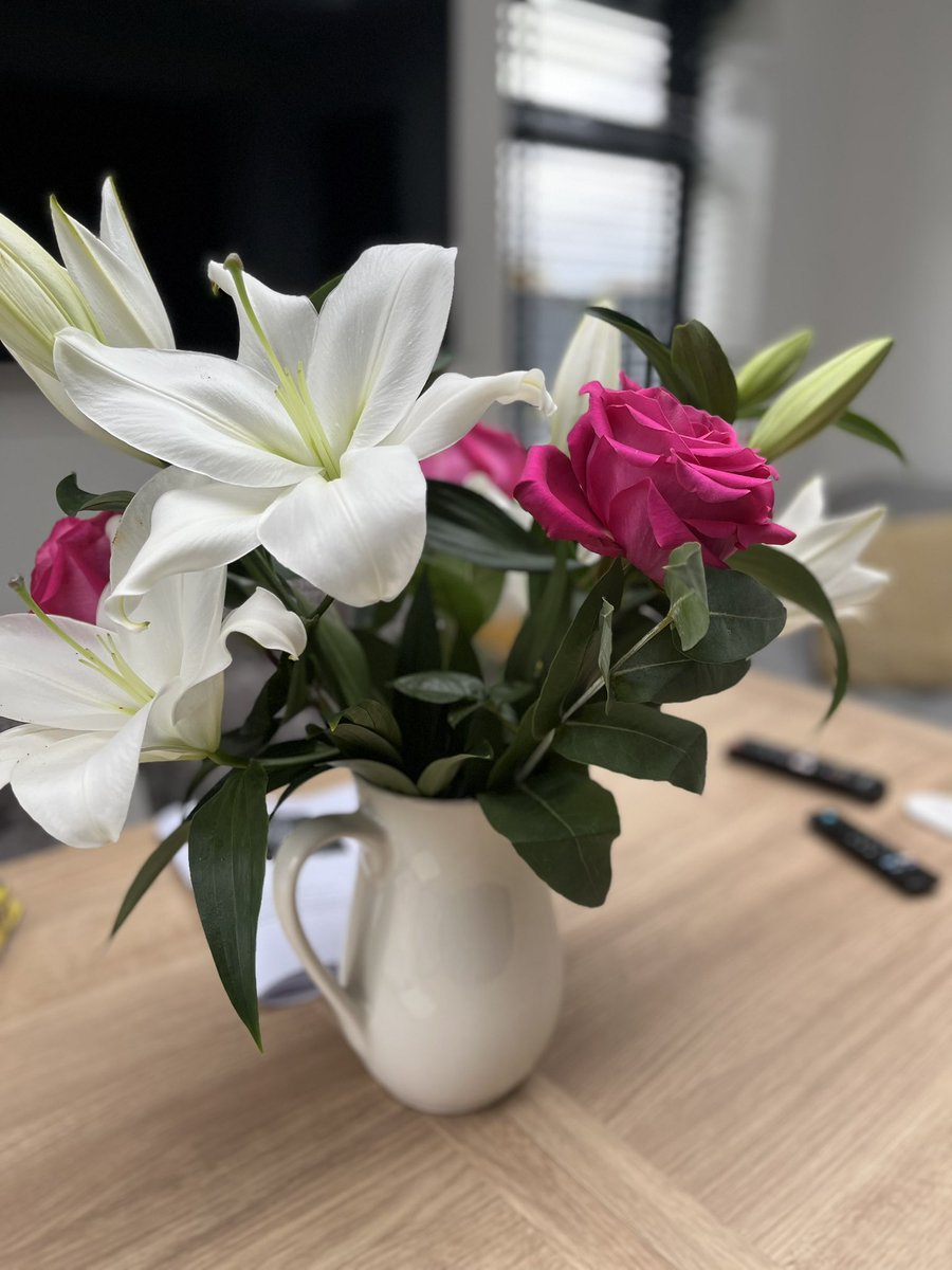 After 2 weeks at home recovering I can’t wait to get back to work in the next few days. Doing what I love most, helping people with their mental health. In turn helping my own mental health getting back into a routine 💛 #mentalhealth