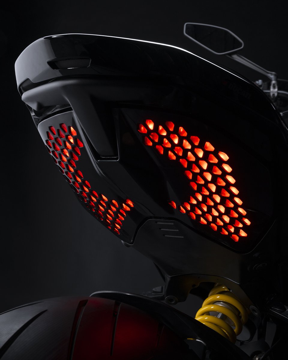 DucatiUK's tweet photo. Dare to be bold with the Ducati Diavel V4
https://t.co/zCanFTMefF
#Ducati ⁣#DiavelV4 #DaretobeBold https://t.co/eZhQ845hiP