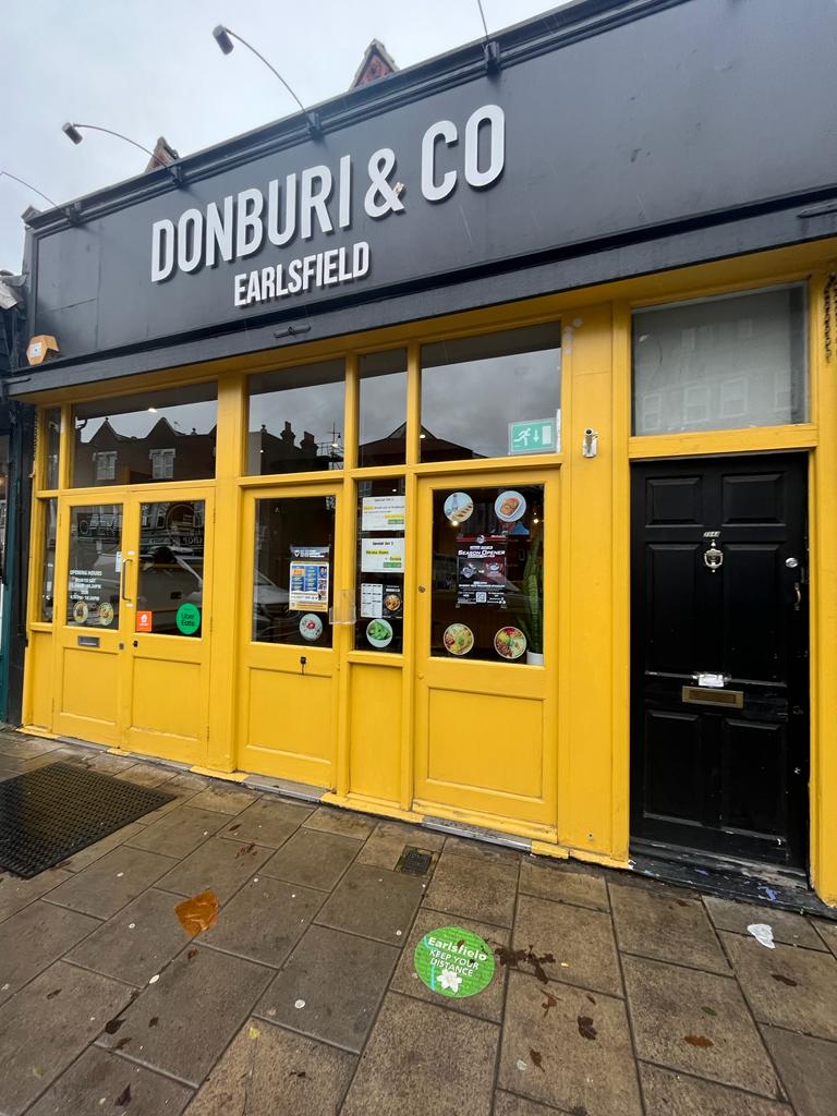 LondonBroncosRL's tweet photo. YOUR INVITATION.. 🎟️

We've been out and about in London inviting local businesses and their customers to be part of our first fixture of 2023 😃

Recognise any of the below locations❓ Head there NOW to claim your tickets 👍

We'd love to see you pitch side 🙌

#WeAreLondon https://t.co/jLI6hvk93m