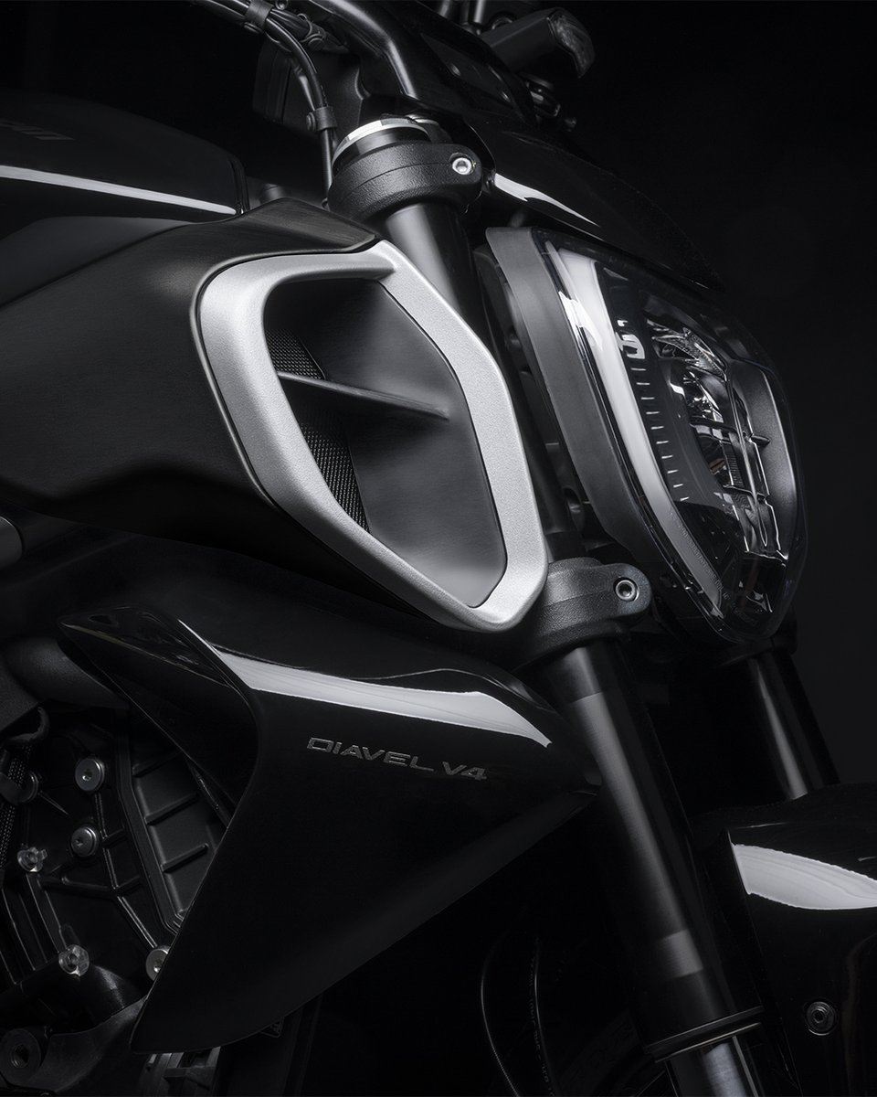 DucatiUK's tweet photo. Dare to be bold with the Ducati Diavel V4
https://t.co/zCanFTMefF
#Ducati ⁣#DiavelV4 #DaretobeBold https://t.co/eZhQ845hiP