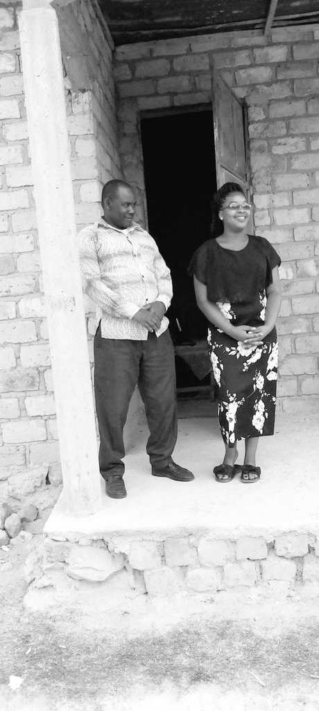 MADAMClemensia's tweet photo. Pumzika kwa amani Baba  yangu,
Umeondoka  wakati bado hujafaidi kile ulichowekeza kwangu 😭😭😭😭 https://t.co/G5VhDaNxZm