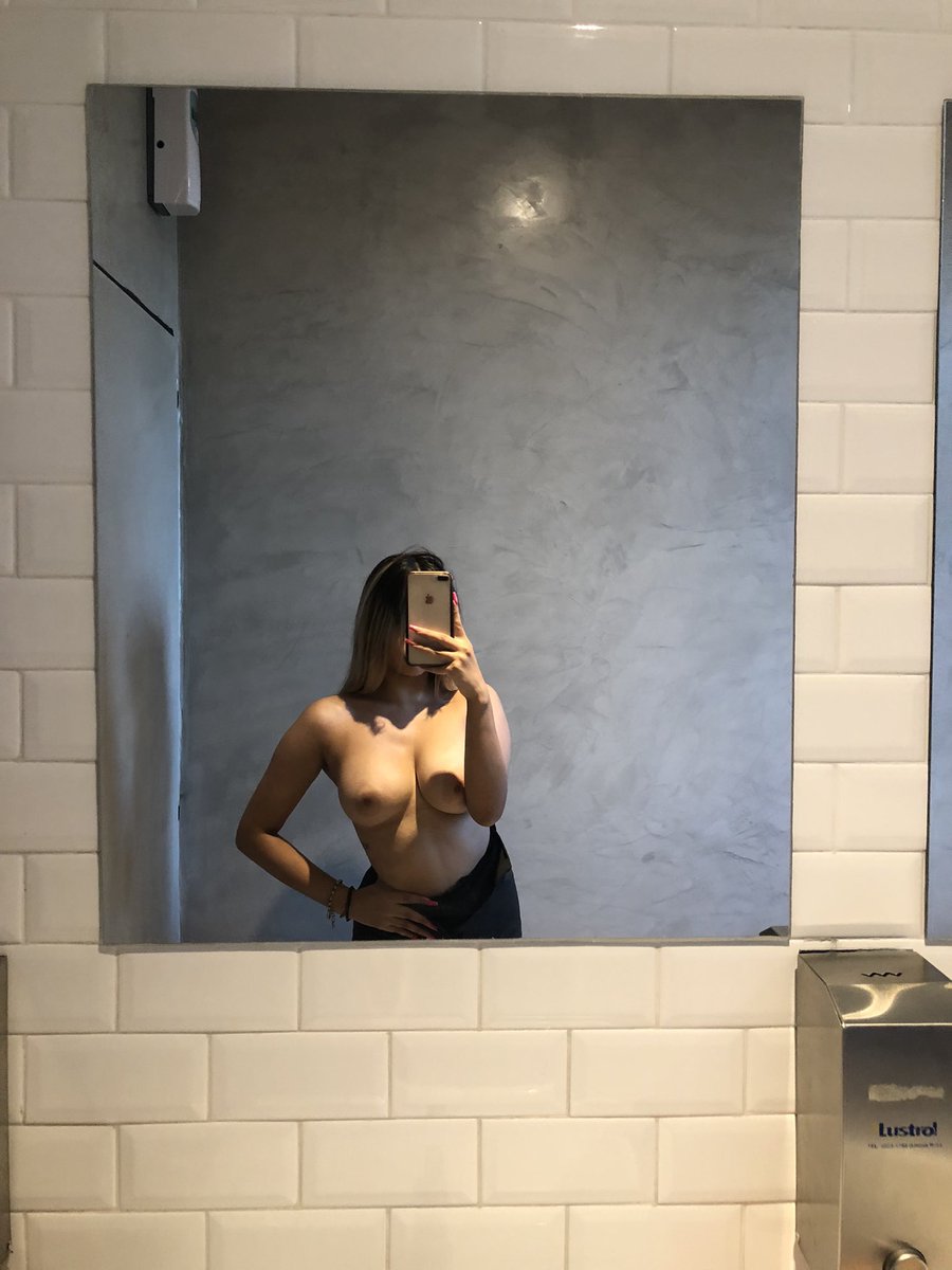 Rebeccahot22's tweet photo. Tetas !! 🔥🔥🔥🔥 https://t.co/di0jctzduW