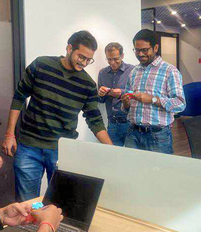 ultrabyaffle's tweet photo. MAASters at Bangalore office on Thursday!π€©
Hanging out with @anujkumar13, Chief Revenue & Operating Officer, @Affle and our colleagues from @getvizury @mediasmartio @appnext_updates over cupcakes π§ and cappuccino! β
#officelife #bonding #afflers #backatoffice #photodump https://t.co/CxgCThkYy9