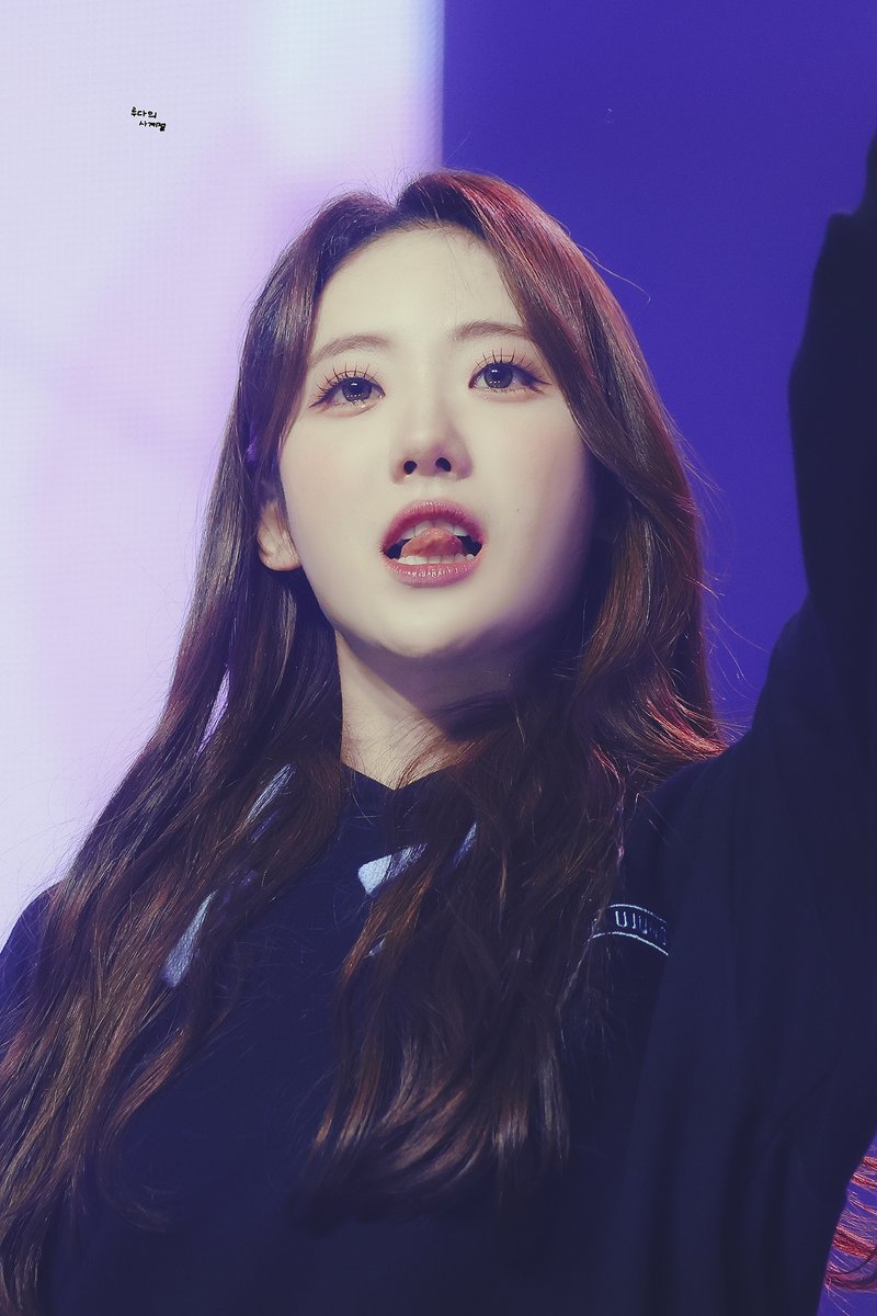 4seasons_LUDA's tweet photo. 기사님 두 명이요
- 학생, 왜 두 명이야
제 마음속에는 이루다라는 사람이 살거든요
- 학생, 꽃은 돈 안 받아 https://t.co/MKCsV8E6xb