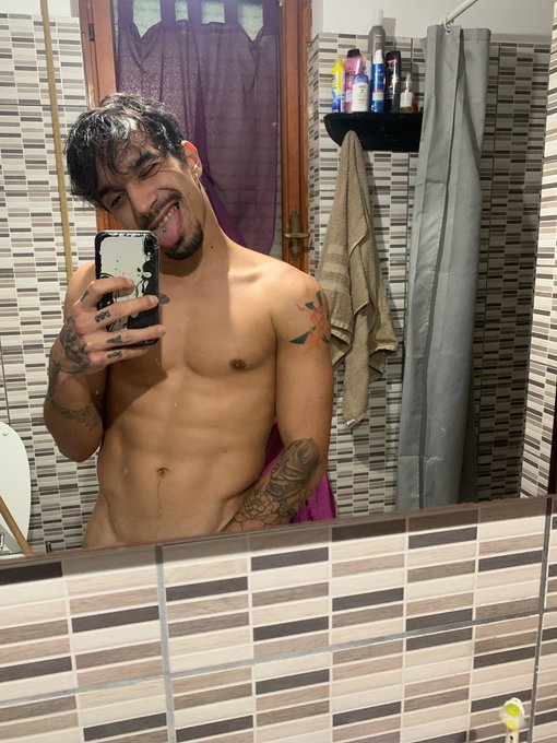 Today I went to the gym and even though I was all sweaty I uploaded a video?
?If you want to see it join