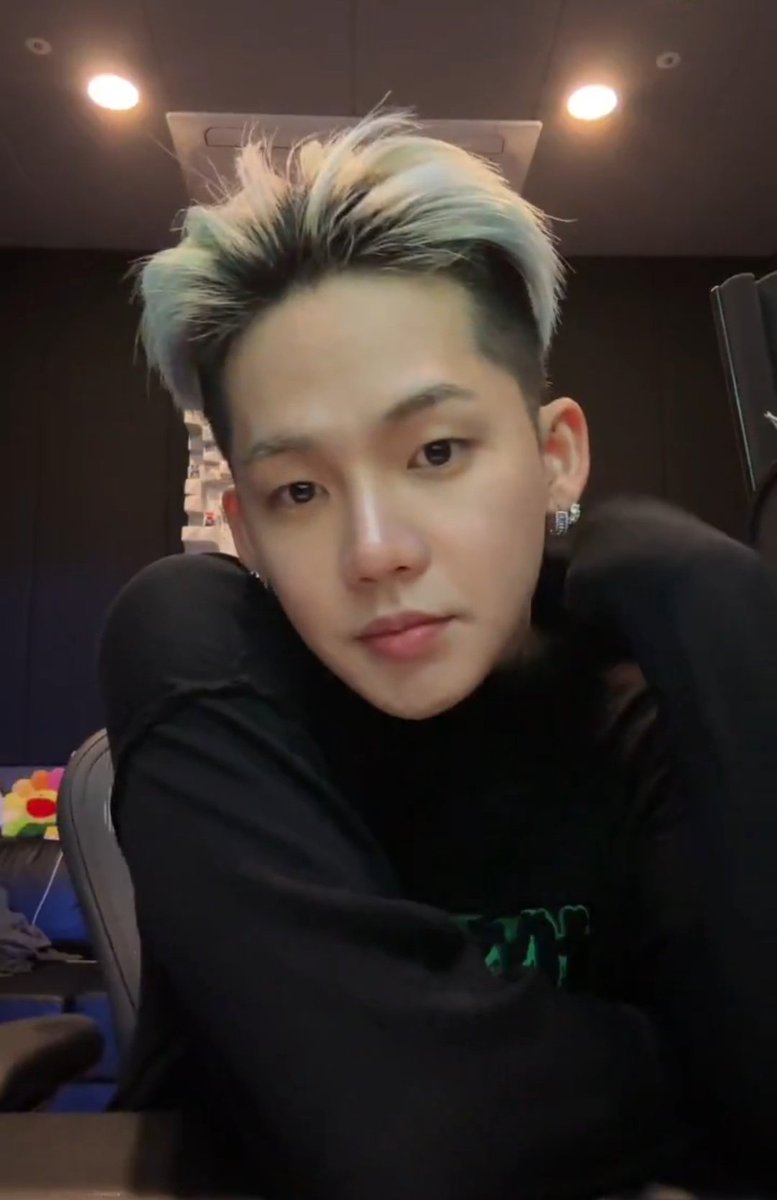 1421cart's tweet photo. therefore i conclude i must secure that vip ticket. i must see this man's beauty up close. https://t.co/MNAyR84IJJ
