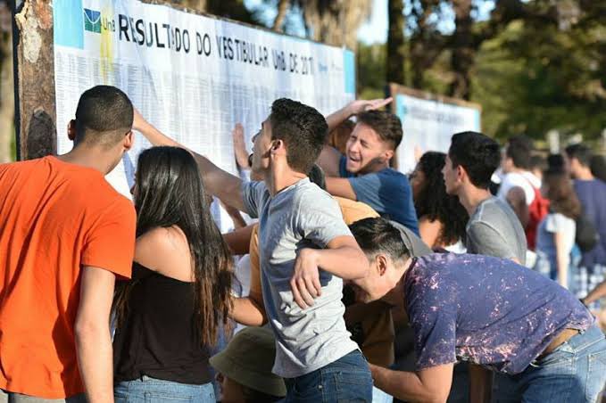 unbsincera's tweet image. dia 16 e dia 24 vai ter a lista de aprovados na UnB la no teatro arena! Bora? 

avisa a galera que você conhece, muitas pessoas não sabem e acabam não participando