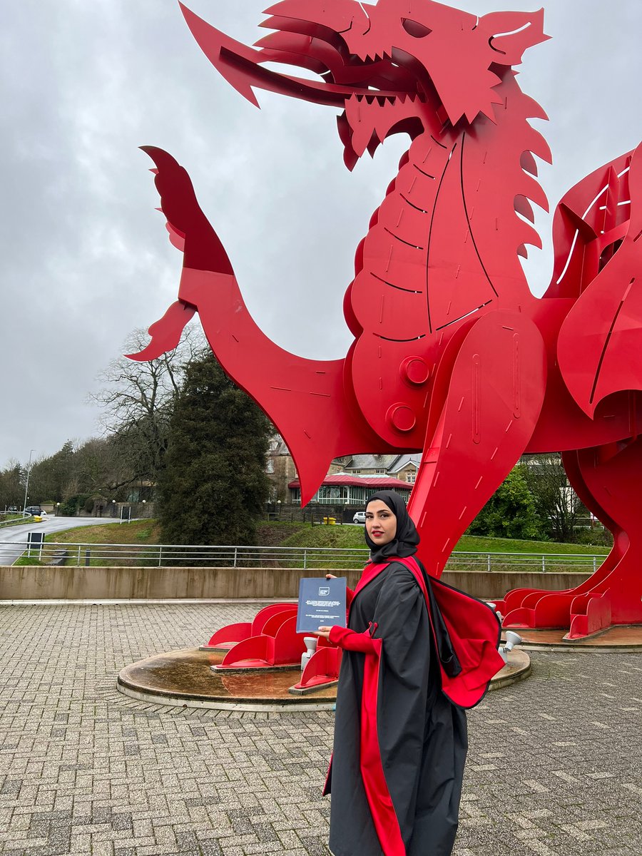 GO ZAINA! 🥳💪🙌🔥😍🏆 ⁣ @ZainaAljumma, our very own Health & Wellbeing coordinator, has just graduated with distinction in her MA from @UniSouthWales ⁣ Zaina is a Sanctuary Scholar, a brilliant coordinator, volunteer, mother - & an all round inspiration.