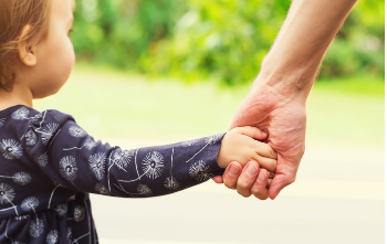 FamilyRenewCom's tweet image. Want to learn how to help children in our community? Consider being part of our Be a Godparent program. Learn more at familyrenew.org/Be-A-Godparent
#FamilyRenewCommunity #DaytonaBeach #HandUp