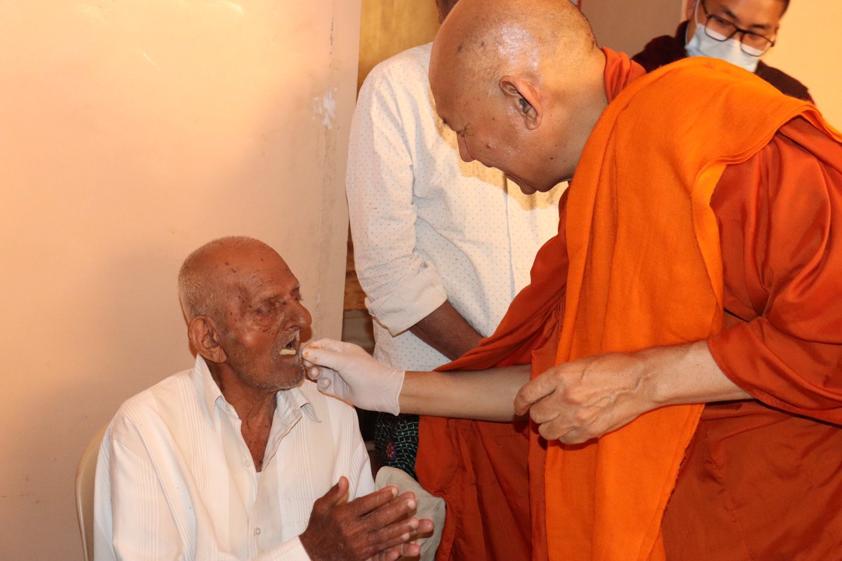 sanghasenamimc's tweet photo. As part of the Mahakaruna (Great compassion in Action) event, Guruji visited the Friends of Sick Association (FOSA) Bengaluru today and offered them meals and prayers for their well beings and happiness.

#MKD23 https://t.co/o8dBUBY4k9