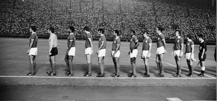 Poucos sabem mas a pré-época de 1970 acabou por marcar para sempre a história do nosso clube de uma forma inesperada. Desde a saudação pelos príncipes herdeiros do Japão, Benfica a representar Portugal na Expo ‘70 e… A Vénia.

O resto fica para a história. 

Segue o fio 🧶