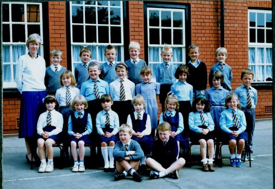 kerryhud83's tweet photo. @Starrgrrl1982 I'm good thanks. Living in Shropshire now and have a 3 year old little boy. I was chatting to my fella about school when I was little. I still remember you taking me into class on my first day of school, as you new me from lark Hill. How's life in Ireland? Are you a nurse? https://t.co/bUU2HlD7JH