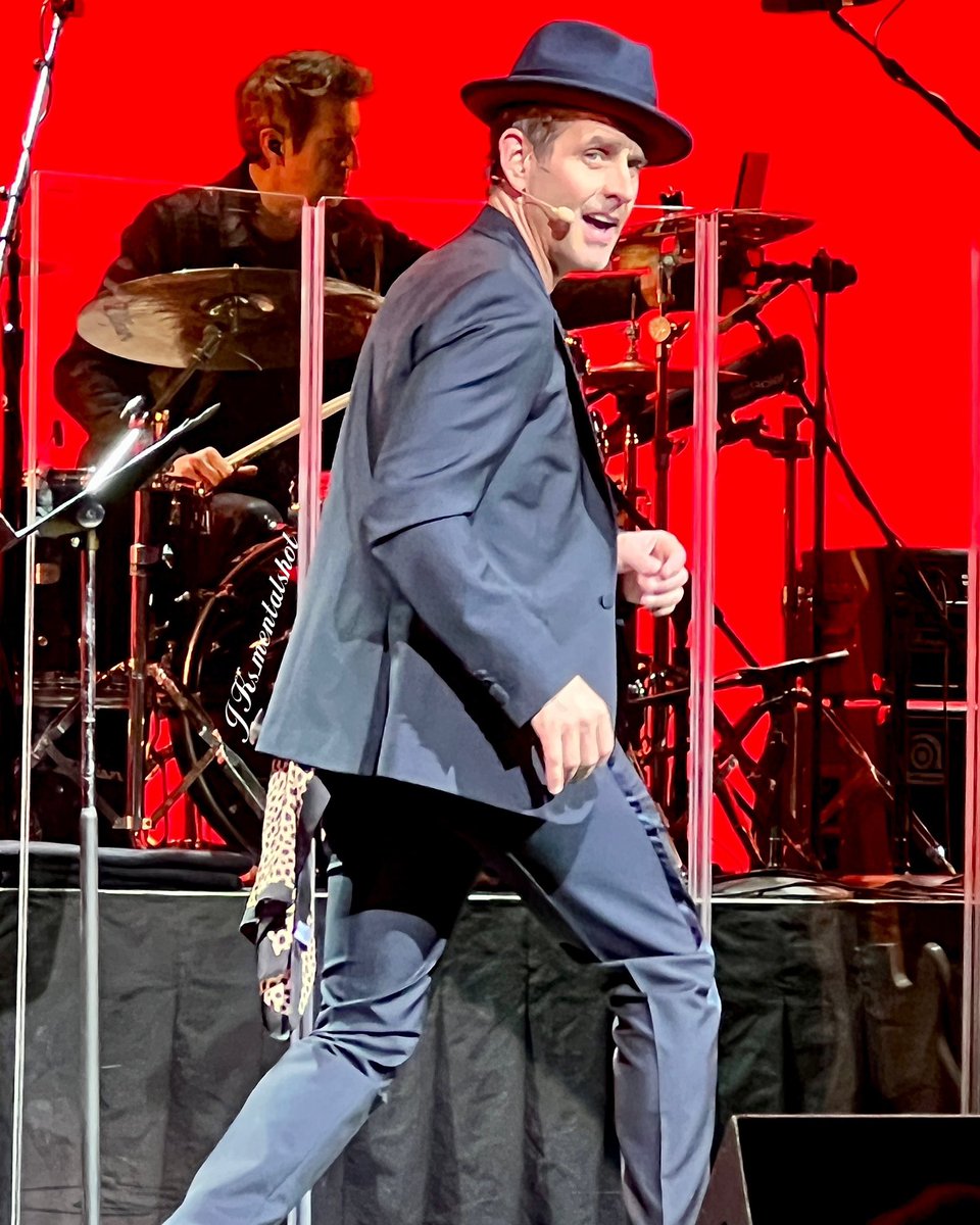 All class and entertaining every second. Carnegie is gonna be earth shattering. Not being dramatic, seriously. 😝 
Mohegan Sun Jan 11, 2023
<a href="/joeymcintyre/">Joey McIntyre</a> 
#JoeyMcintyre #NKOTB #JoeGirl #SoloJoe #MoheganSun #Blockheads #JoeMac