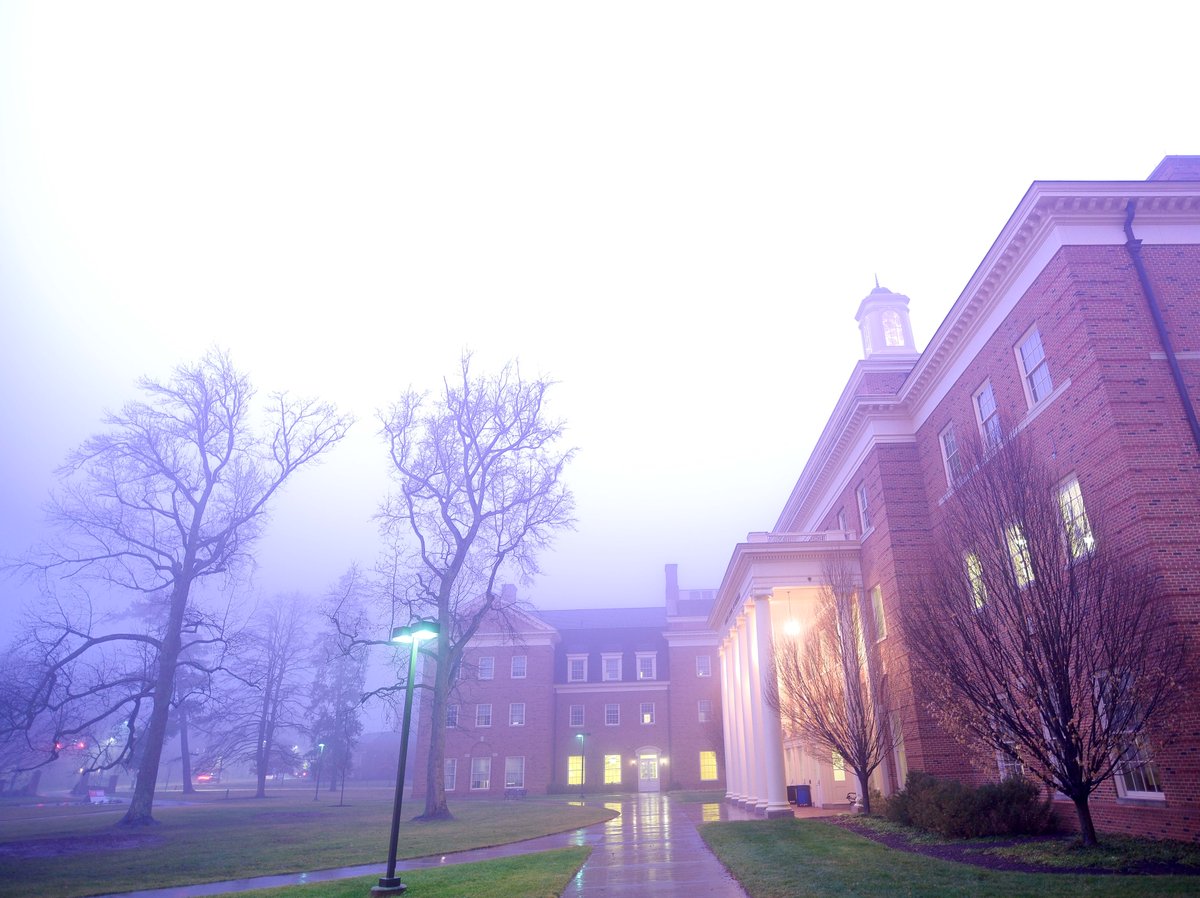 FarmerSchoolMU's tweet photo. It's occasionally a very bright morning at the @FarmerSchoolMU and @miamiuniversity this morning #MyFSB #MiamiOH #thunderstorm #injanuary https://t.co/Lg4sr1N0S9